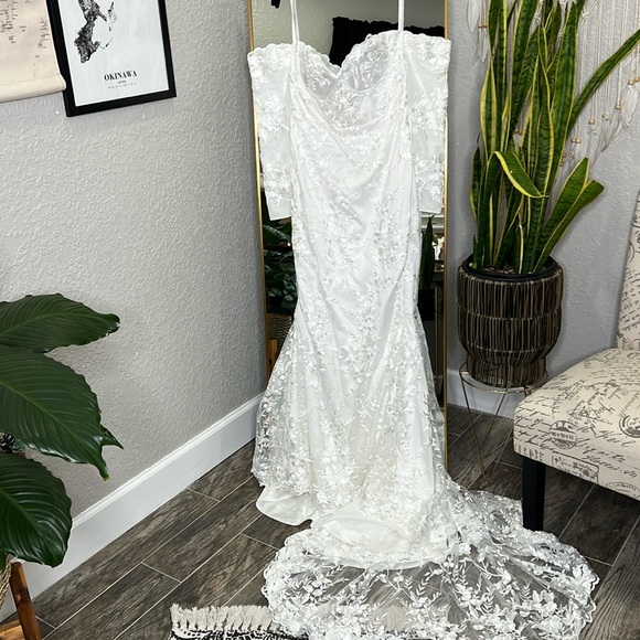HOUSE OF CB 'Isabelle' White Lace Long Sleeve Bridal Gown NWOT - Picture 14 of 16